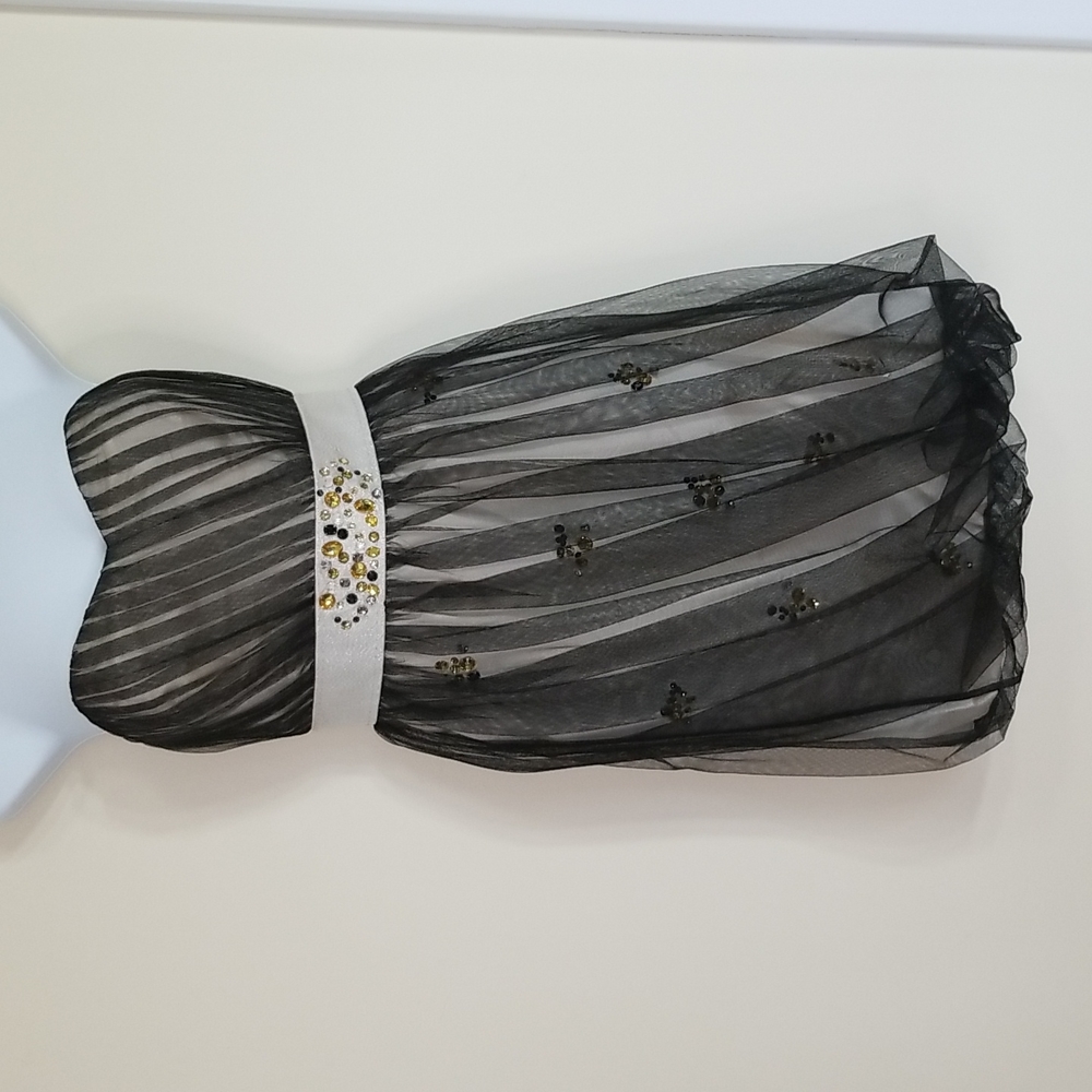 Phoebe Couture size 10 strapless coctail dress.